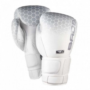 Боксерские перчатки Bad Boy Legasy 2.0 White